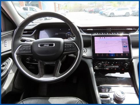 Used 2023 Jeep Grand Cherokee L Limited w/ Luxury Tech Group II AWD/4WD image 13