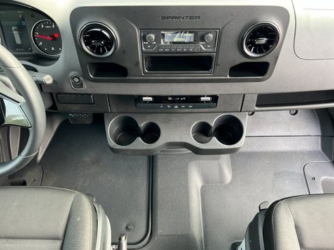 Used 2025 Mercedes-Benz Sprinter 2500 image 13