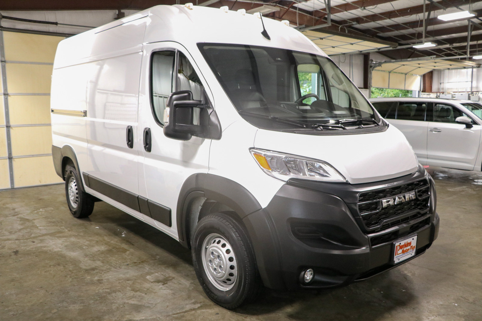 Used 2024 RAM ProMaster 2500 w/ Convenience Group FWD image 5