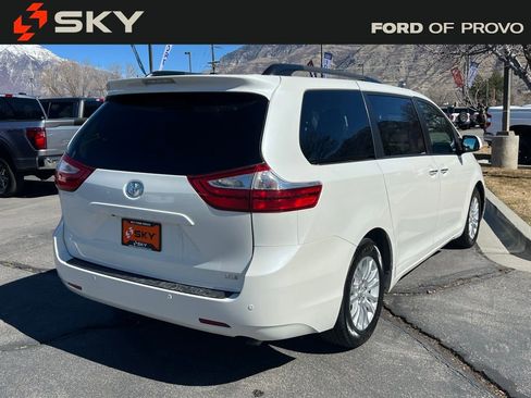 Used 2017 Toyota Sienna XLE w/ XLE Navigation Package image 9