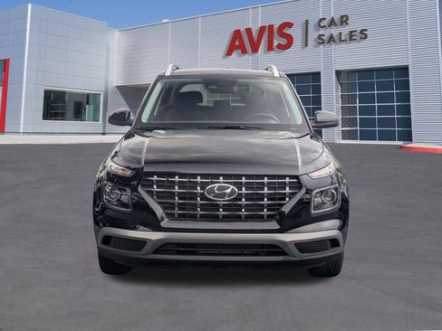 Used 2025 Hyundai Venue SEL FWD image 2