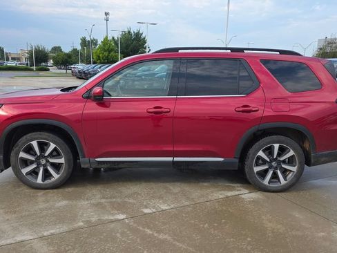 Used 2025 Honda Pilot Touring image 2
