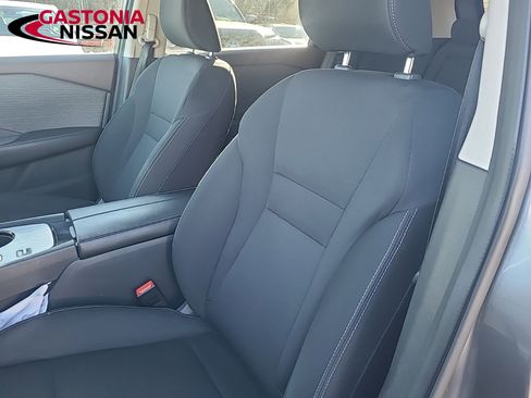 Used 2023 Nissan Rogue S image 25