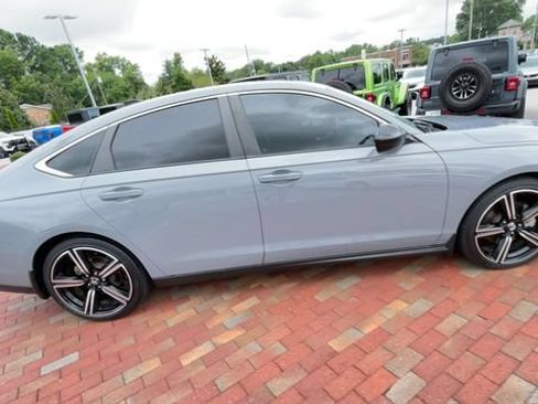 Used 2024 Honda Accord Sport image 2