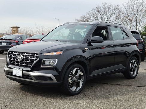 Used 2023 Hyundai Venue SEL w/ Cargo Package image 3