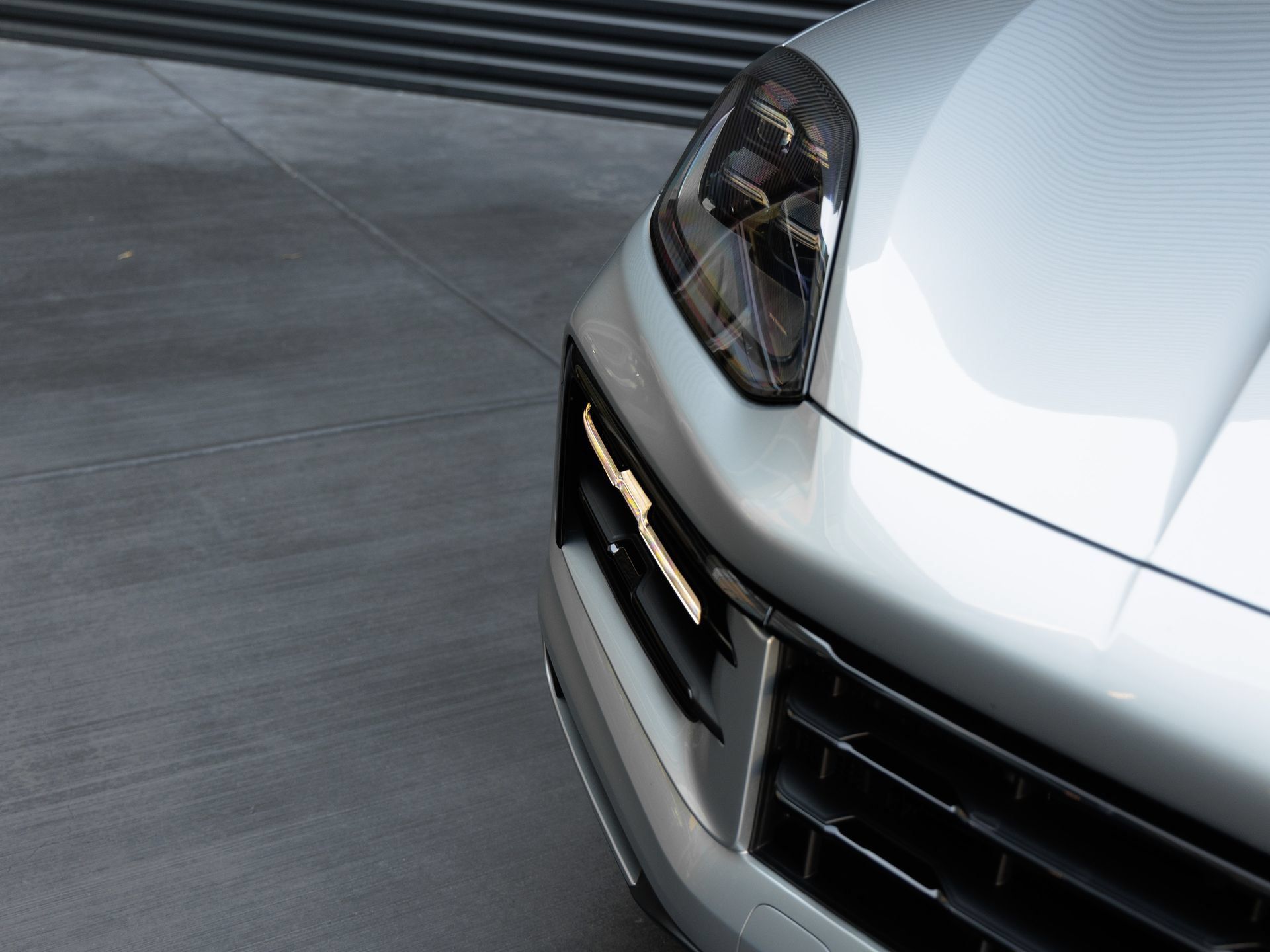 Certified 2025 Porsche Cayenne AWD/4WD image 38
