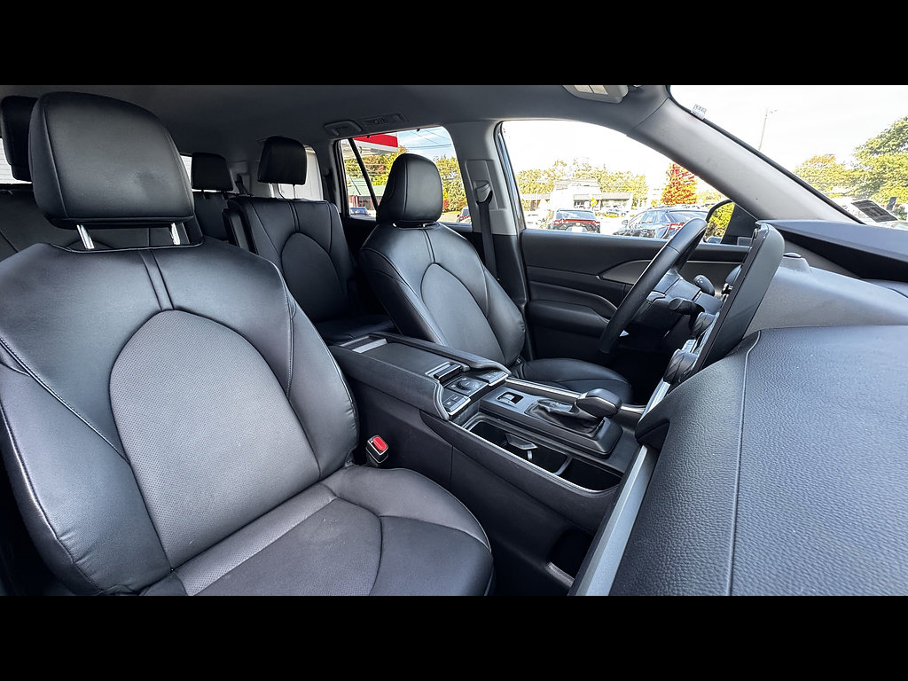 Certified 2024 Toyota Grand Highlander AWD image 32