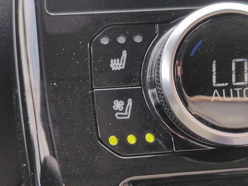 Certified 2024 Toyota Highlander Limited FWD image 23