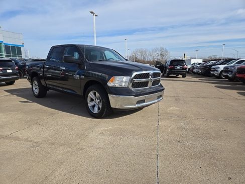 Used 2018 RAM 1500 Classic SLT image 8