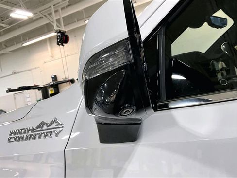 Used 2021 Chevrolet Tahoe High Country w/ Premium Package image 14