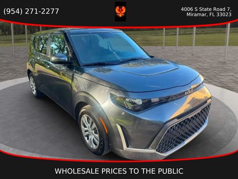 Used 2023 Kia Soul LX FWD image 3