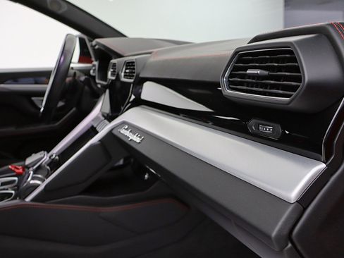 Used 2020 Lamborghini Urus AWD/4WD image 32