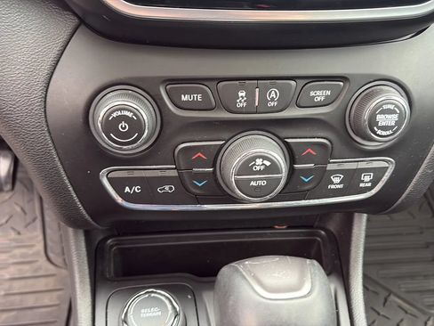 Used 2019 Jeep Cherokee Limited w/ Trailer Tow Group AWD/4WD image 23