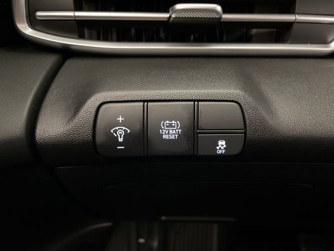 Certified 2025 Hyundai Elantra Blue FWD image 30