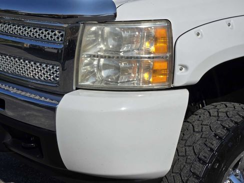 Used 2009 Chevrolet Silverado 1500 LT w/ Texas Edition AWD/4WD image 9