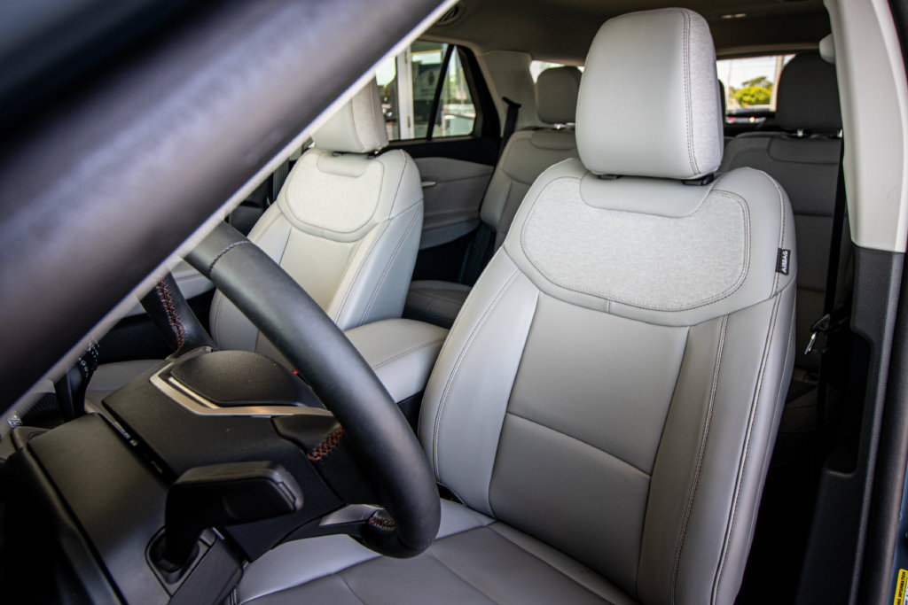 Used 2025 Ford Explorer Active w/ Active Comfort Package RWD image 24