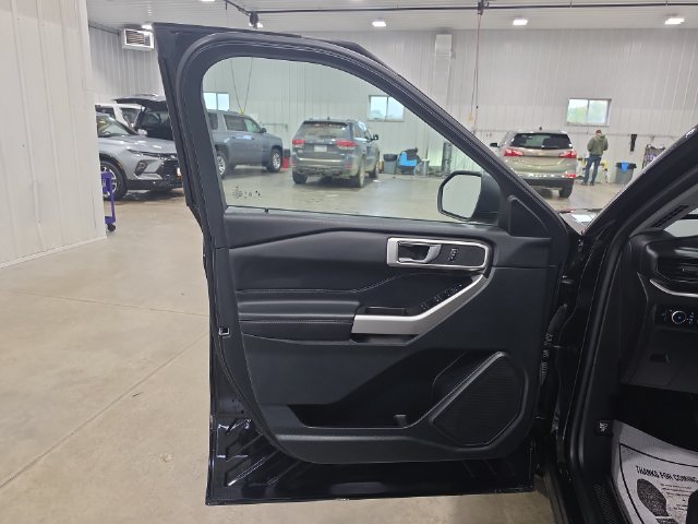 Used 2024 Ford Explorer XLT w/ Equipment Group 202A AWD/4WD image 23