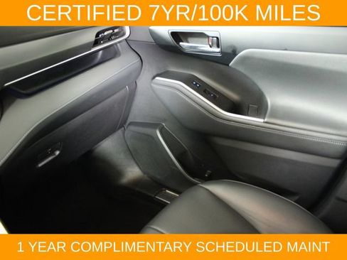 Used 2022 Toyota Highlander XSE FWD image 18