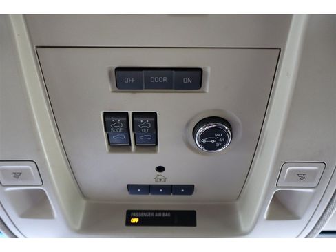 Used 2015 Chevrolet Tahoe LTZ RWD image 46