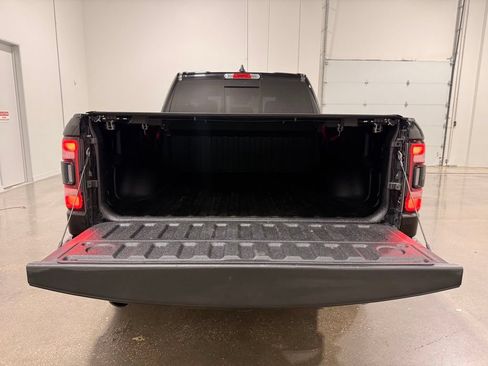 Used 2022 RAM 1500 Laramie AWD/4WD image 9