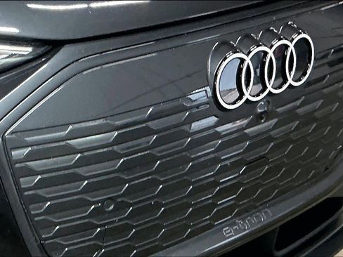 Used 2025 Audi Q6 e-tron Premium w/ Convenience Package image 32