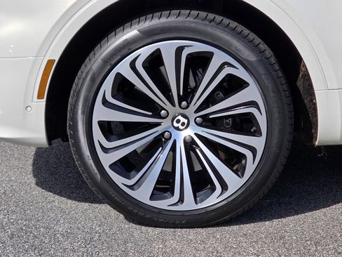 Used 2022 Bentley Bentayga AWD/4WD image 9