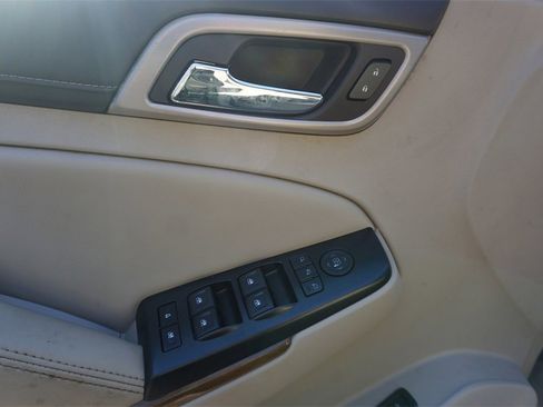 Used 2017 GMC Yukon XL Denali image 3