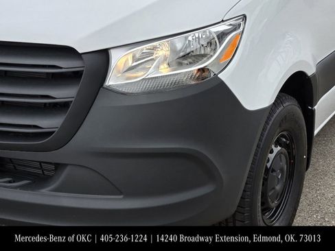 Used 2025 Mercedes-Benz Sprinter 2500 image 7