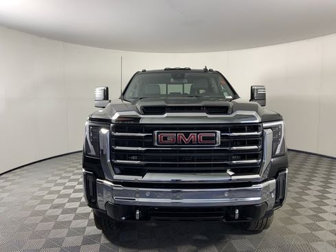 Used 2024 GMC Sierra 3500 SLT w/ SLT Convenience Package image 4