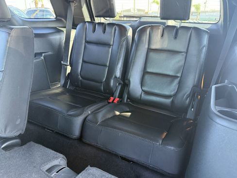 Used 2018 Ford Explorer XLT w/ Equipment Group 202A image 27