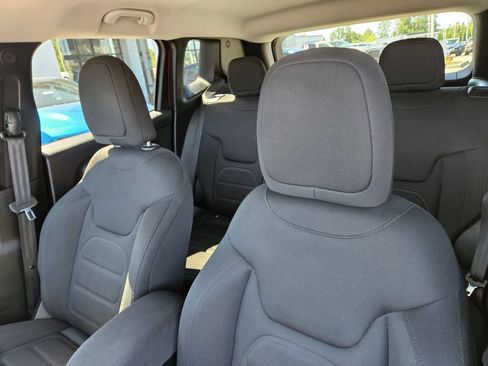 Used 2020 Jeep Renegade Latitude w/ Popular Equipment Group AWD/4WD image 16
