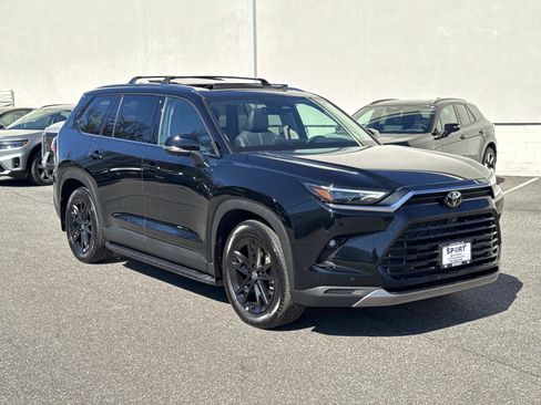 Used 2025 Toyota Grand Highlander AWD image 27