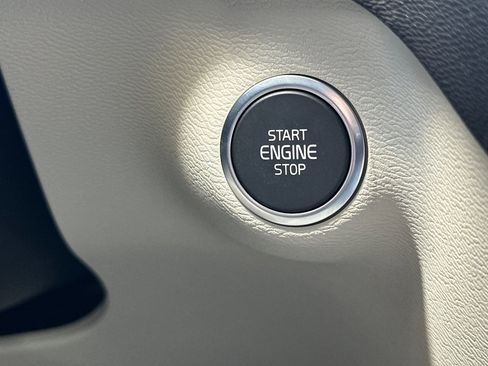 New 2026 Volvo XC40 B5 Ultra image 20