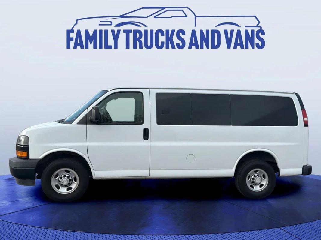 Used 2018 Chevrolet Express 2500 LS w/ Driver Convenience Package RWD image 2