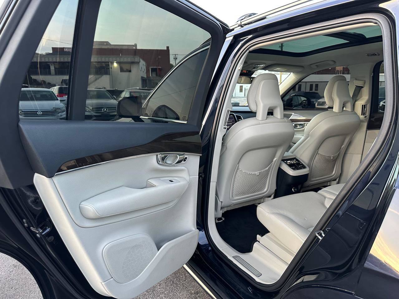 Used 2016 Volvo XC90 T6 Momentum w/ Protection Package Plus AWD/4WD image 26