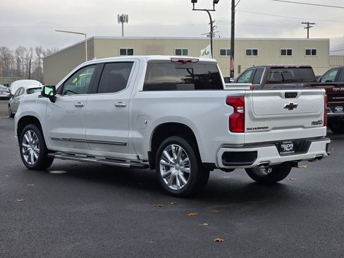 Used 2024 Chevrolet Silverado 1500 High Country w/ High Country Premium Package image 3