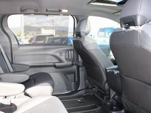 Used 2023 Toyota Sienna XSE w/ XSE Plus Package image 7