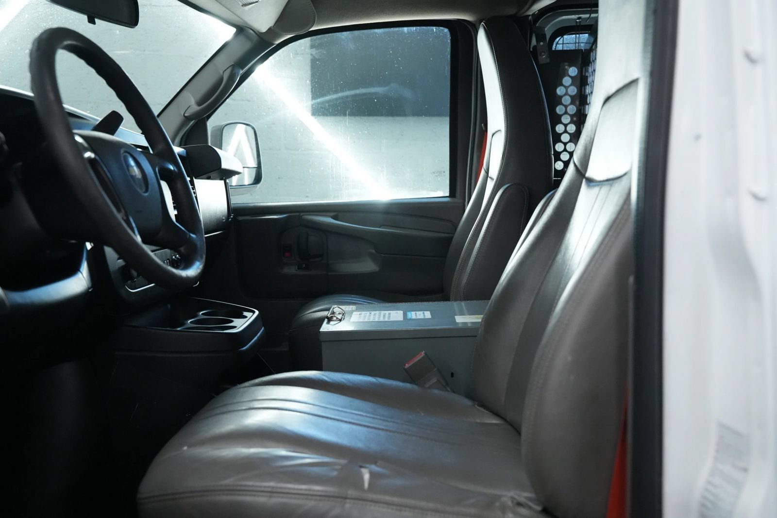 Used 2015 Chevrolet Express 2500 RWD image 11