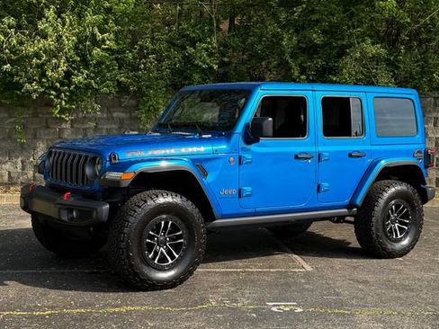 Used 2025 Jeep Wrangler Unlimited Rubicon w/ XTREMEE 35" Tire Package AWD/4WD image 11