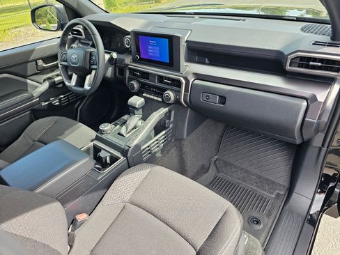 Used 2025 Toyota 4Runner SR5 AWD/4WD image 37