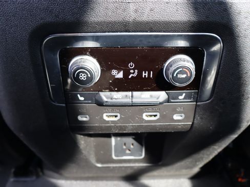 Certified 2024 Chevrolet Suburban LT w/ LT Signature Package image 34