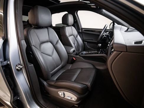 Certified 2024 Porsche Macan AWD/4WD image 29