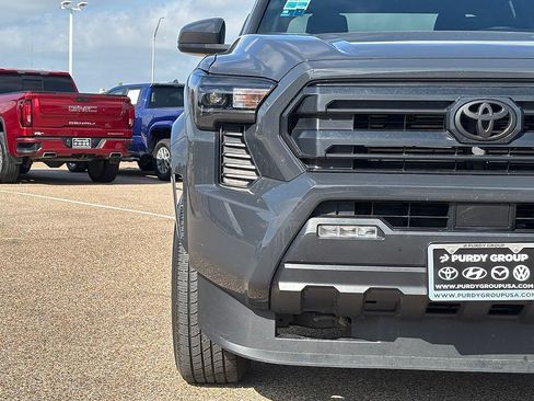 Certified 2025 Toyota Tacoma SR5 AWD/4WD image 4
