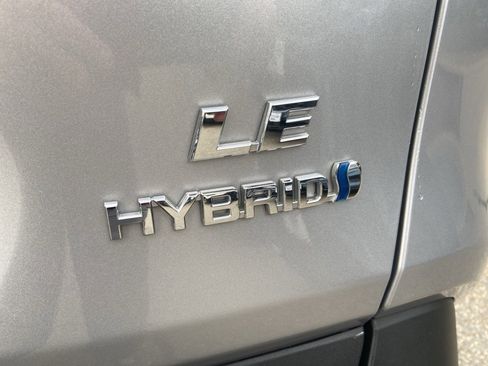 Used 2022 Toyota RAV4 LE image 18