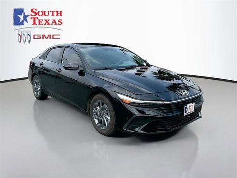 Used 2024 Hyundai Elantra SEL FWD image 1