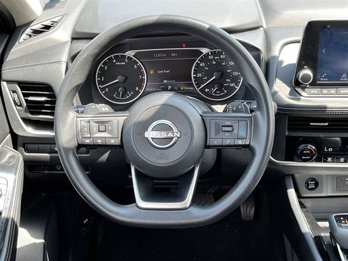 Used 2024 Nissan Rogue SV AWD/4WD image 18