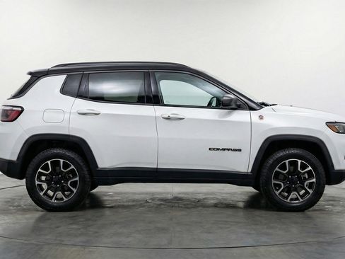 Used 2025 Jeep Compass Trailhawk AWD/4WD image 11