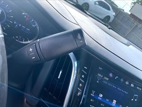 Used 2019 Cadillac Escalade Premium Luxury AWD/4WD image 15