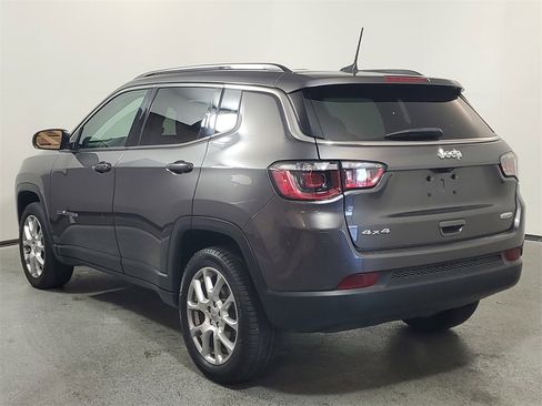 Used 2022 Jeep Compass Latitude image 5