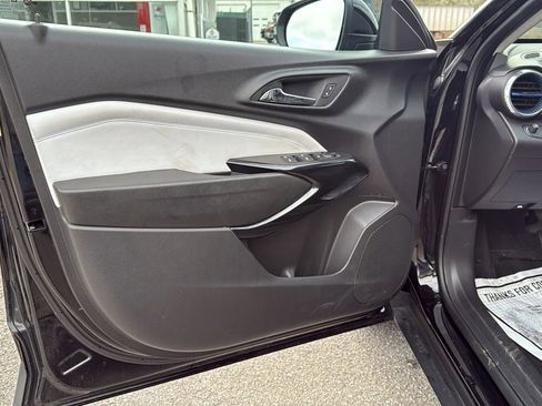 Used 2025 Chevrolet Trax LT FWD image 14